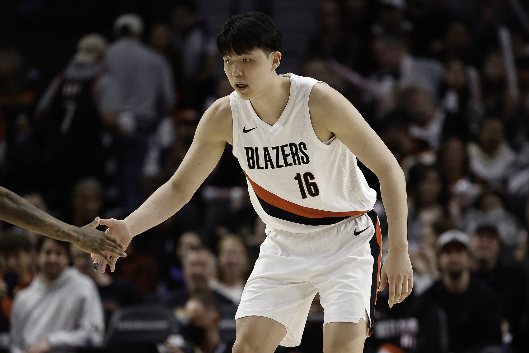 开云娱乐-媒体人：杨瀚森垃圾时间应该多打打主动点 反正传出去的球回不来